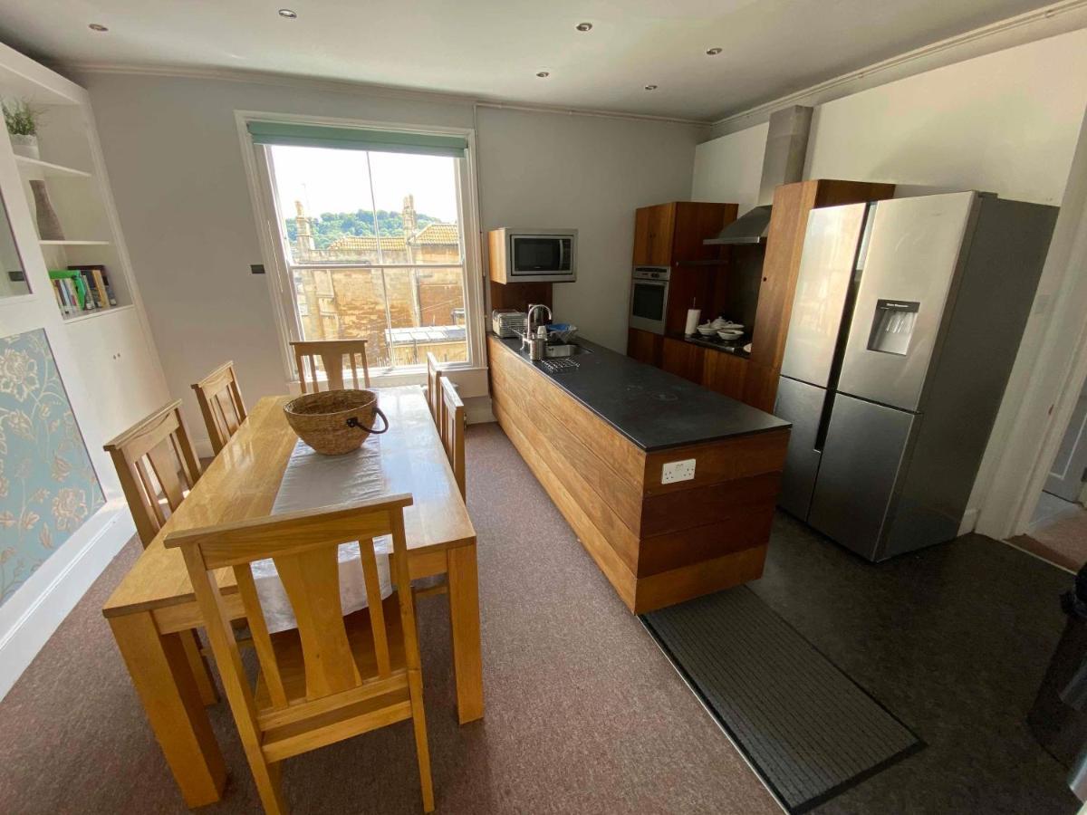 Roof Terrace Apartment, Centre, Sleeps Up To 8 Appartement